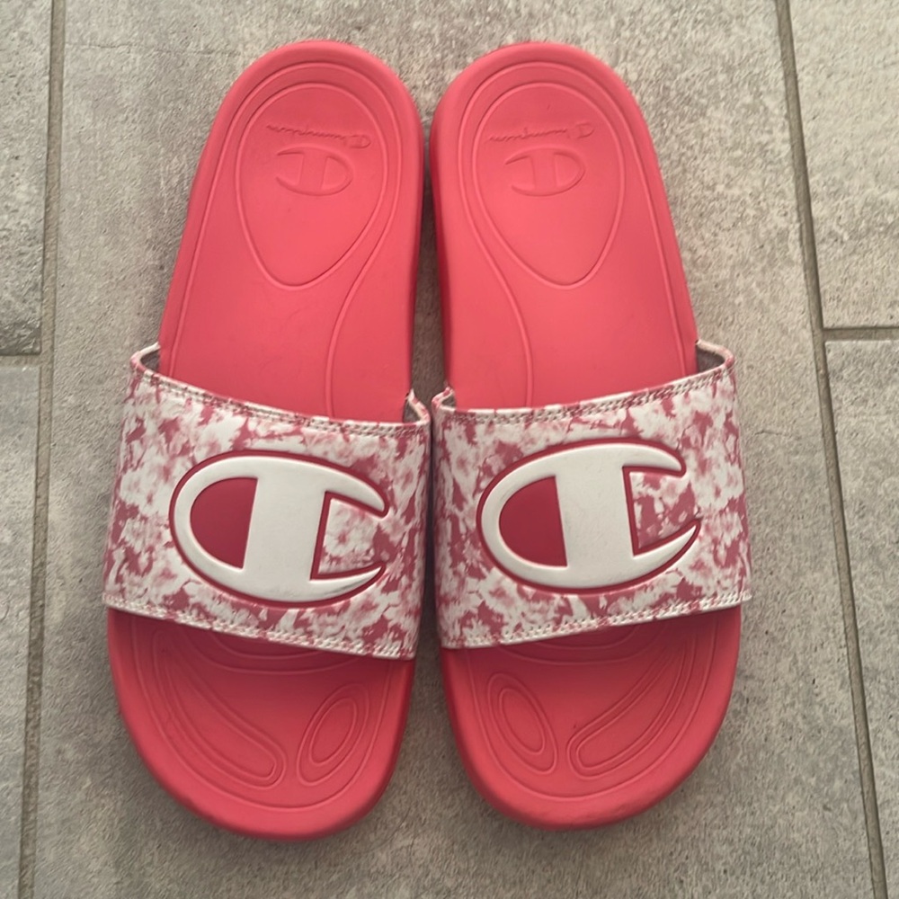 Size XL Champion pink slides